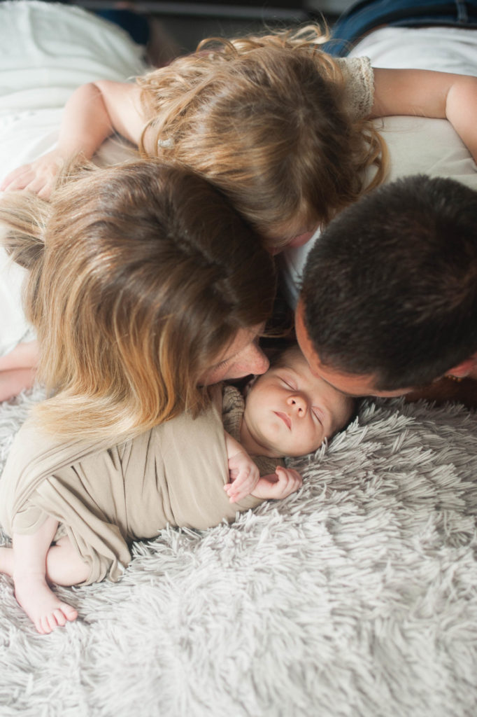 Séance photo en famille avec un bébé à Orléans